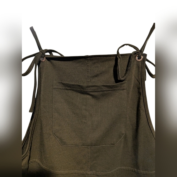 Hunter Green Women's Romper Size Small - Picture 2 of 3